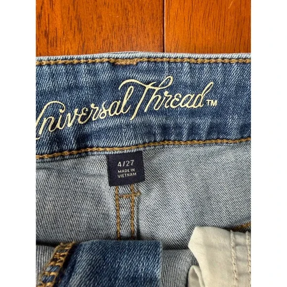 Universal Thread Woman's Distressed Jean Shorts Blue Size 4 Raw Hem Stretch - Picture 3 of 7
